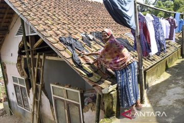 Gempa Garut berskala magnitudo 6.5 akibatkan 29 rumah di 12 Kecamatan mengalami kerusakan