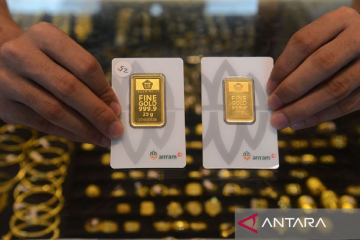 Harga emas Antam kembali turun tipis jadi Rp1,357 juta per gram