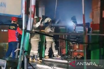 Diduga korsleting listrik, bengkel motor di Cilangkap terbakar 