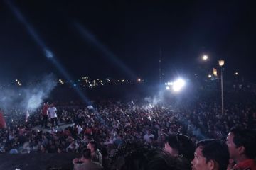 Warga Palembang padati Benteng Kuto Besak nobar Garuda Muda