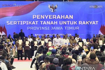 AHY dampingi Jokowi serahkan 10.323 sertifikat tanah di Banyuwangi