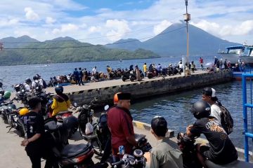 Hari kedua Lebaran, pelabuhan penyeberangan Ternate-Tidore meningkat
