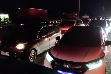 Polda Banten arahkan kendaraan pribadi belum miliki tiket ke Ciwandan