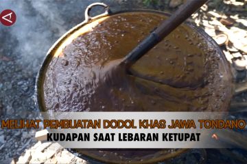 Melihat pembuatan dodol khas Jawa Tondano kudapan saat lebaran ketupat