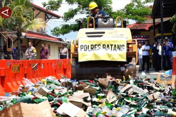 Polres Batang musnahkan 3.633 botol miras hasil operasi Ramadhan