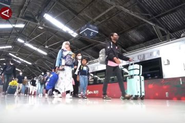 Stasiun Bandung dipadati ratusan pemudik ke arah Jawa Tengah dan Timur