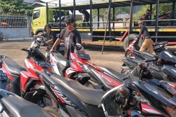 Puluhan motor peserta mudik gratis tiba di Terminal Tirtonadi Solo