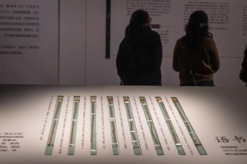 China pamerkan bilah-bilah bambu berisi catatan dari Dinasti Qin