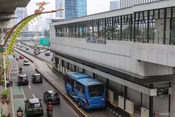 Transjakarta hentikan operasional bus yang keluarkan asap di Pancoran