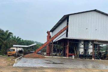 KPK sita pabrik pengolahan sawit Bupati Labuhan Batu Erik Adtrada