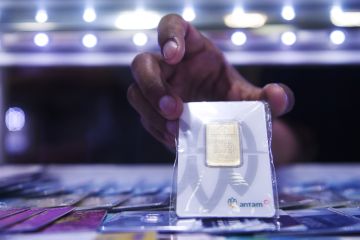 Harga emas Antam melonjak hingga Rp1,354 juta per gram