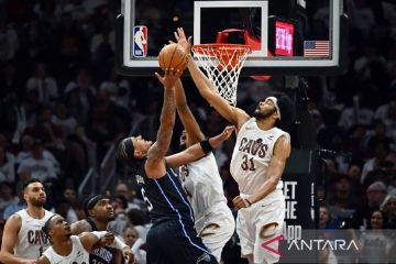 Cavaliers hancurkan Raptors 136-106