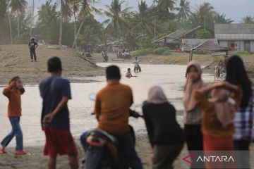Puluhan rumah di Aceh Barat terendam banjir rob