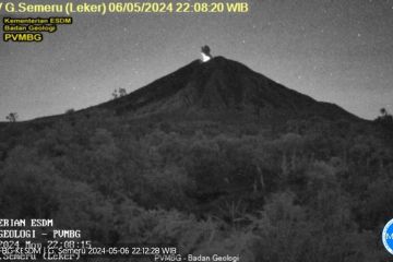 Gunung Semeru kembali erupsi dengan letusan setinggi 800 meter