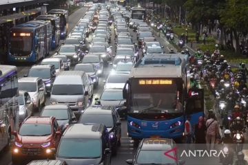 49 persen warga tidak setuju pembatasan usia kendaraan di Jakarta