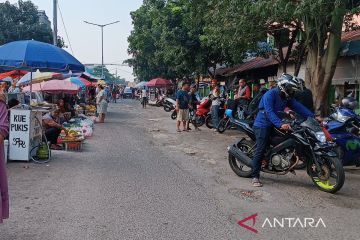 Pemkot Jaksel tata pedagang kaki lima di sekitar Lokbin Pasar Minggu