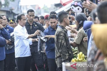 Presiden tinjau harga pangan di Pasar Baru Karawang