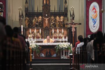 Ibadah misa kenaikan Isa Almasih di Gereja Katedral Jakarta