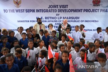 Menlu RI, Papua Nugini kunjungi SD Wutung di perbatasan