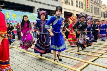 Baise, Guangxi, Tiongkok Selatan Rayakan Festival Tradisional "Sanyuesan" melalui berbagai kegiatan meriah