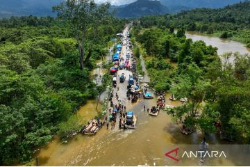 Jalan Trans Sulawesi lumpuh akibat banjir dua meter di Konawe Utara