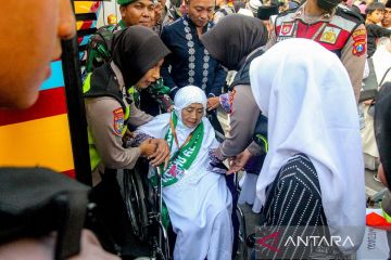 Sebanyak 1.543 calon haji asal Kabupaten Bojonegoro diberangkatkan ke embarkasi Surabaya