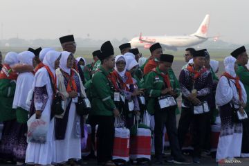 Pemberangkatan jamaah calon haji embarkasi Surabaya