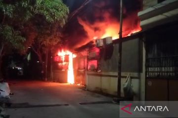Gudang sandal di Kalideres Jakarta Barat dilanda kebakaran