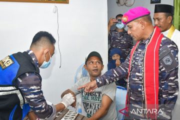Lantamal Ambon lakukan bakti sosial kesehatan di Asilulu Maluku