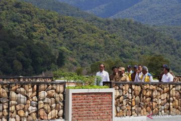 Jokowi resmikan Bendungan Ameroro