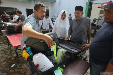 FOTO - Pembagian koper jamaah haji Aceh 2024