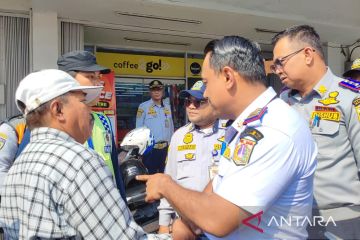 Petugas gabungan juga tertibkan juru parkir liar di Jakarta Timur