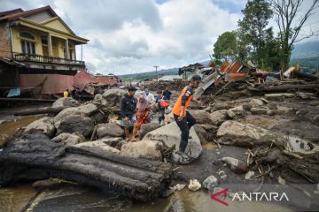 Kemarin, banjir Mahakam Ulu capai 2 meter hingga asuransi jamaah haji