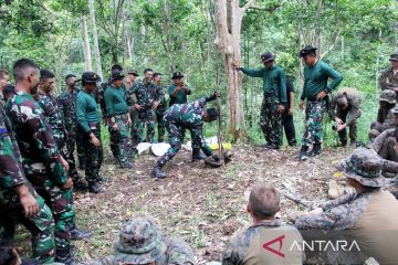 TNI AL dan prajurit AS latihan bertahan hidup di hutan Lampung