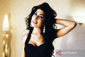 Desainer kostum "Back to Black" ciptakan 57 penampilan Amy Winehouse