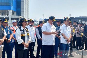 Pemerintah keluarkan 13 kontainer yang tertahan di Tanjung Priok