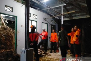 Longsor di Sukabumi tewaskan penjaga ponpes