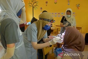 FOTO - Dokter Indonesia dan Malaysia baksos pengobatan gratis di Aceh Besar