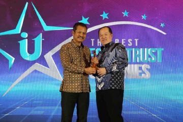 Hasnur Internasional Shipping raih penghargaan dari Investortrust