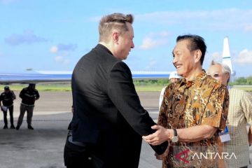 Elon Musk tiba di Bandara I Gusti Ngurah Rai untuk resmikan Starlink