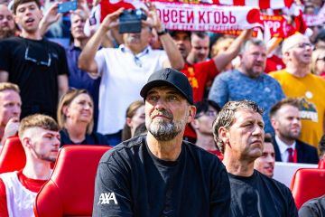 Fans Liverpool buat mozaik "Jurgen" pada laga perpisahan Klopp