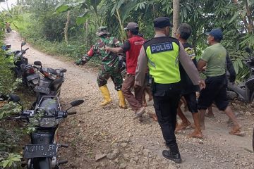 Dua orang tenggelam akibat perahu bocor di Kalipare Malang