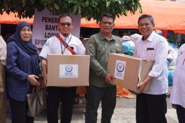 KKP Salurkan Bantuan Paket Sembako, Selimut & Susu ke Korban Bencana Sumbar