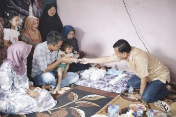 Bupati Kuansing Riau kunjungi ibu lahirkan bayi kembar empat