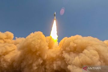 Peluncuran roket pengangkut empat satelit milik China