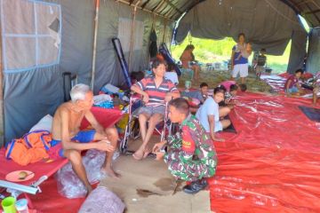 Pengungsi erupsi Gunung Ibu jalani pemeriksaan kesehatan