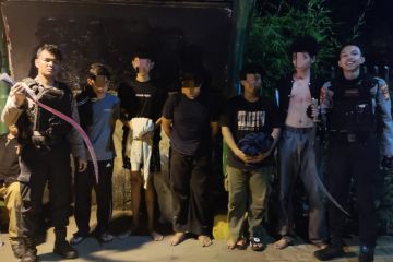 Polres Jaksel ringkus 11 remaja bersenjata tajam diduga hendak tawuran