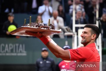 Djokovic rayakan ulang tahun ke-37 dengan kemenangan ke-1.100