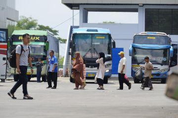 Jumlah penumpang bus saat libur Waisak di Terminal Kota Madiun naik