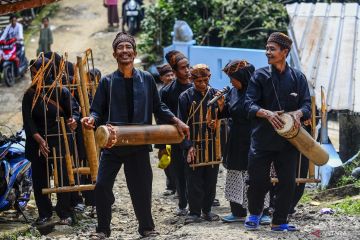 Gelaran kesenian adat angklung buhun